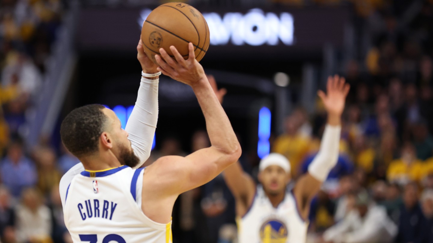 Stephen Curry Leads NBA's Most Popular Jersey List for First Half